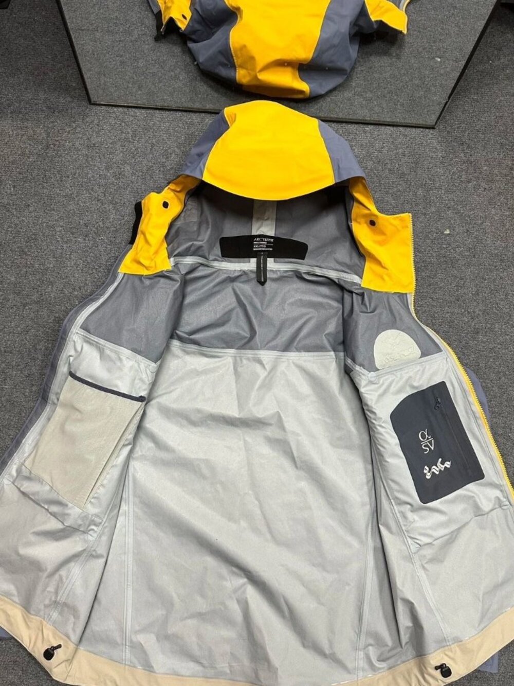 Arc'teryx Alpha SV Jacket - Picture 5 of 6